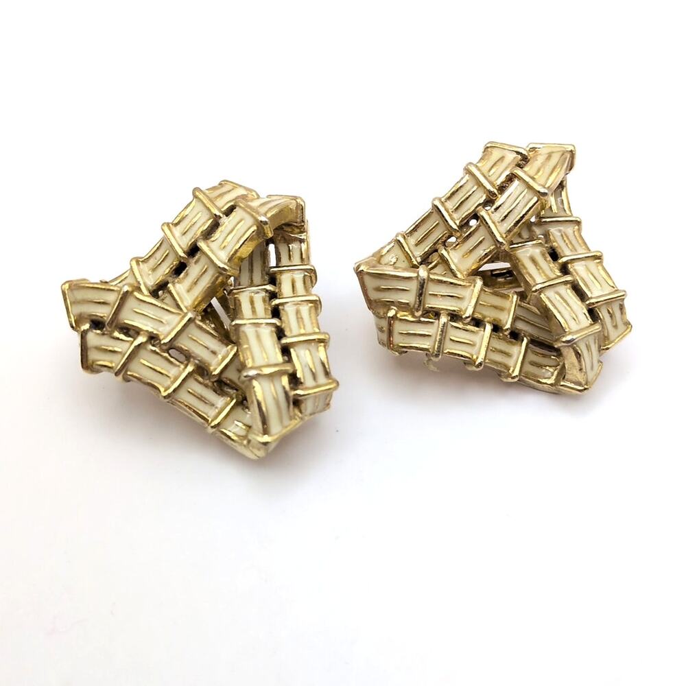 Vintage CINER Cream Enamel Gold Tone Woven Triangle Clip On Earrings 1in